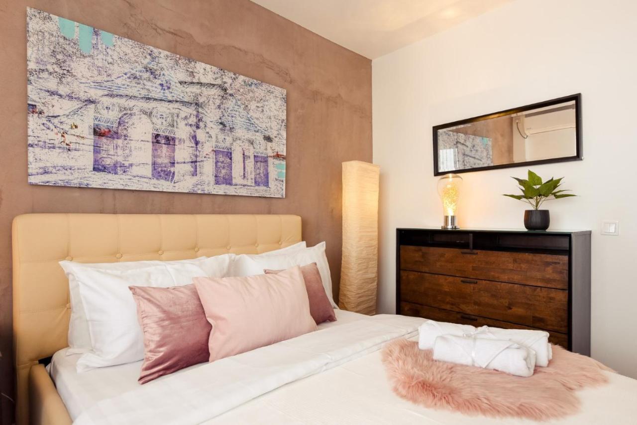 Spectacular Views & Modern Comfort: Your Dream Duplex In Central Bucharest Apartman Kültér fotó