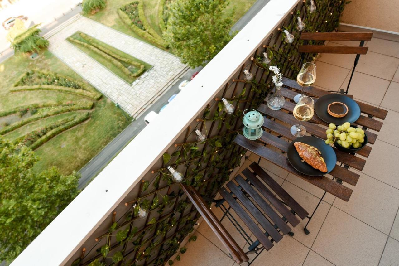 Spectacular Views & Modern Comfort: Your Dream Duplex In Central Bucharest Apartman Kültér fotó