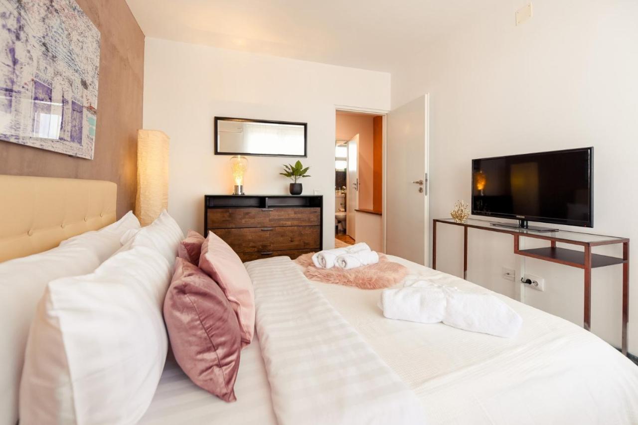 Spectacular Views & Modern Comfort: Your Dream Duplex In Central Bucharest Apartman Kültér fotó